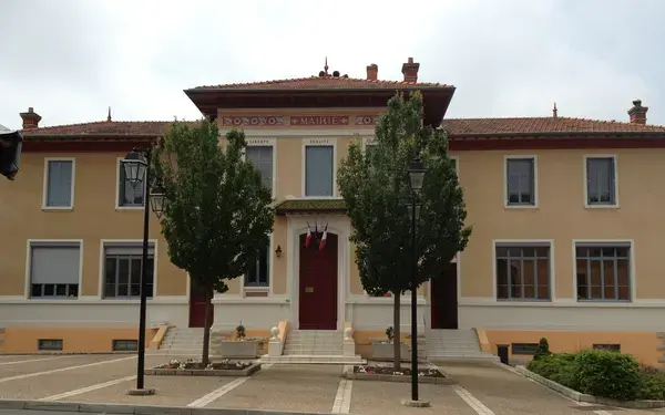 Monte Escalier 01 Monte escalier Parcieux